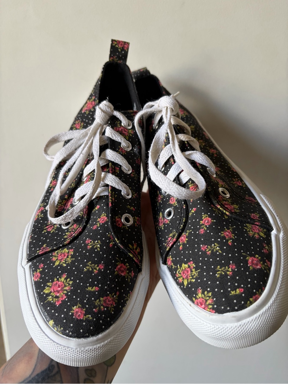 Serra Canvas Floral Cotton Slip On Women's Sneakers Size 9
